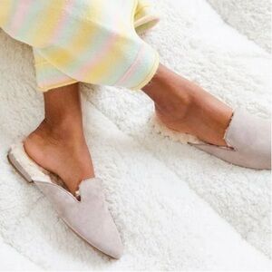 Birdies The Phoebe Taupe Gray Suede
Faux Fur Slides Mules Slippers Size 10